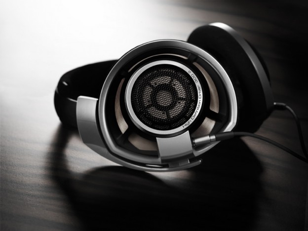 Sennheiser HD800 Over-Ear Circum-Aural Dynamic Premiere Headphone Review
